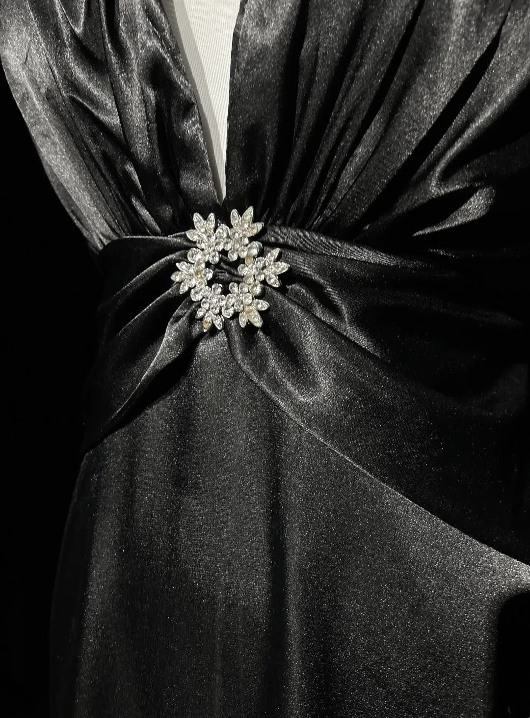 Vintage Prom Dresses 1980s A Line Halter Satin Black Tie Dress Long With Pleated Evening Outfits N3131
