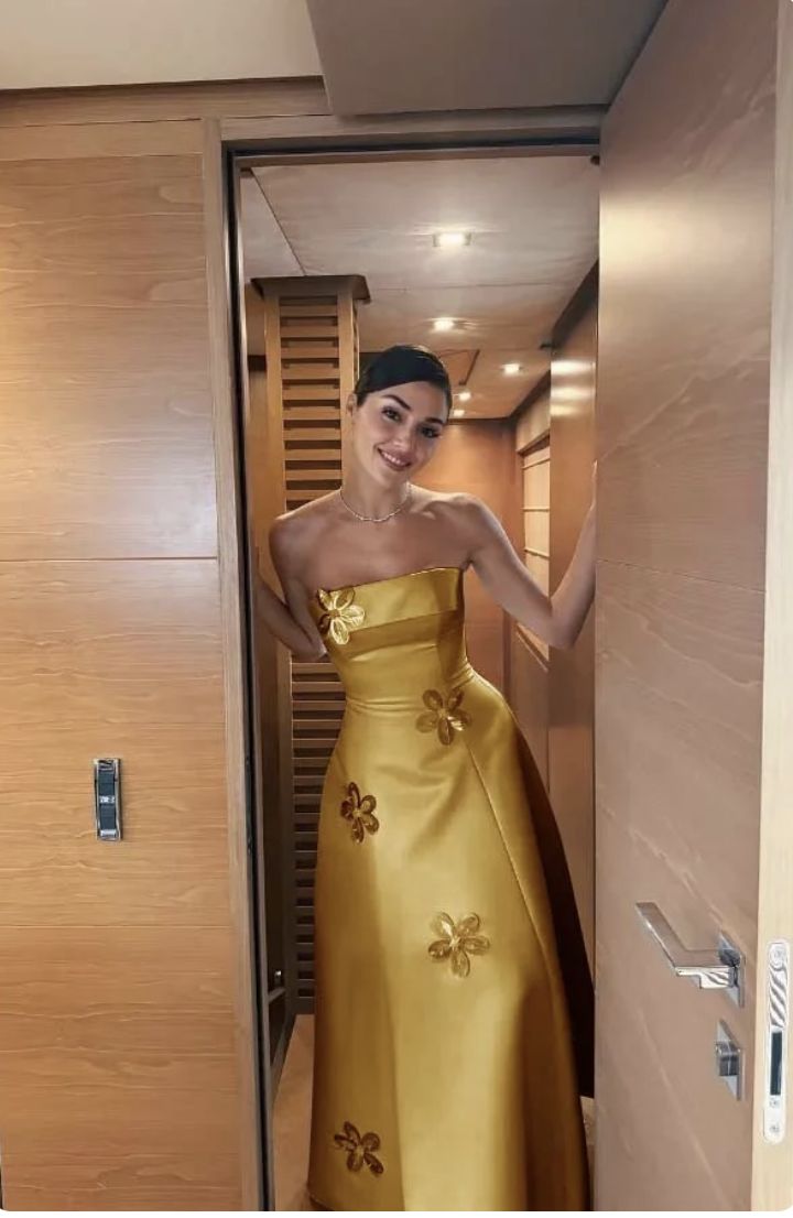 Modest Senior Prom Dresses High Schools Inspiration A Line Strapless Gold Satin With Flowers Semi Formal Grad Long Prom Dress For Teens AB1960