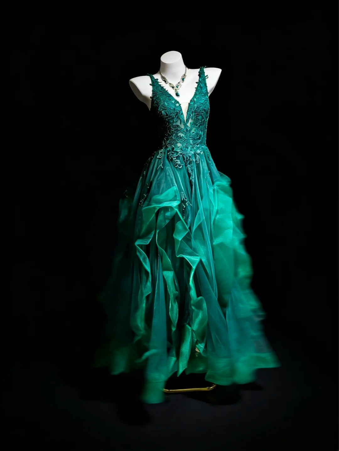 Modest Prom Dresses Ball Gown V Neck Dark Green Tulle With Appliqued Long Quince Dress N3057