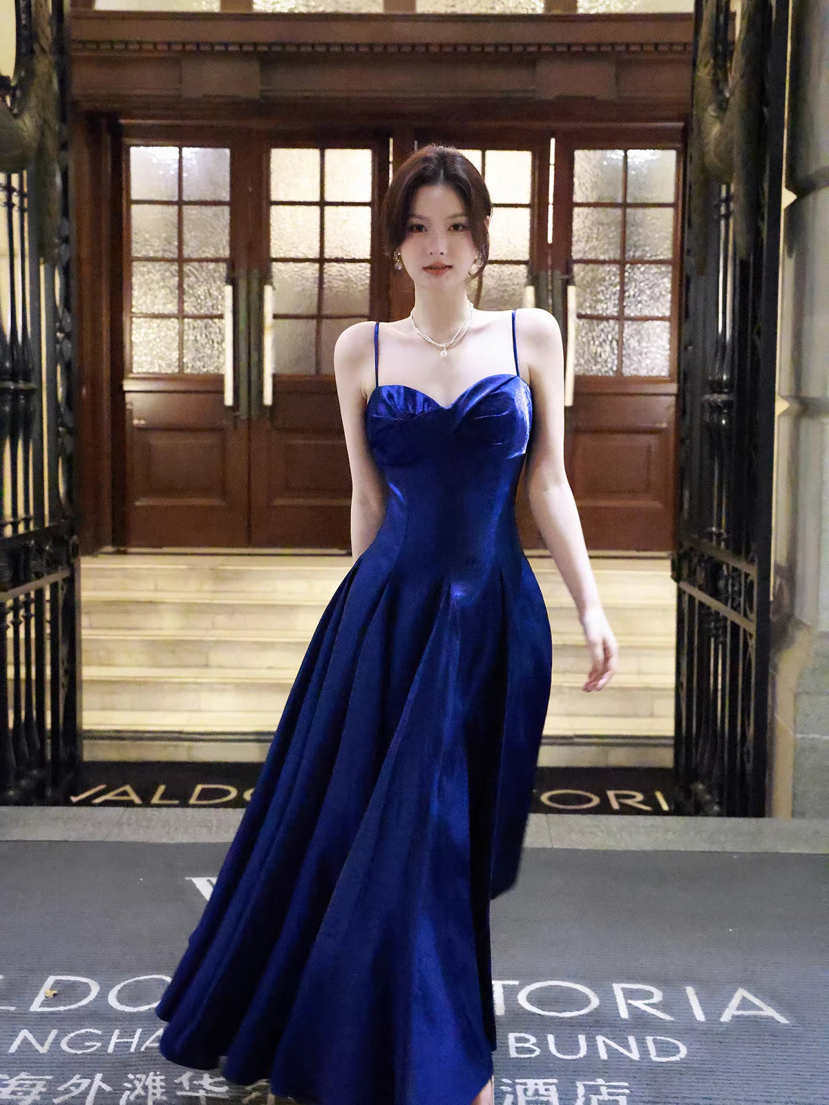 Sexy A line Spaghetti Straps Royal Blue Satin Long Prom Dresses Wedding Guest Dress 20th Birthday Outfits AB2482