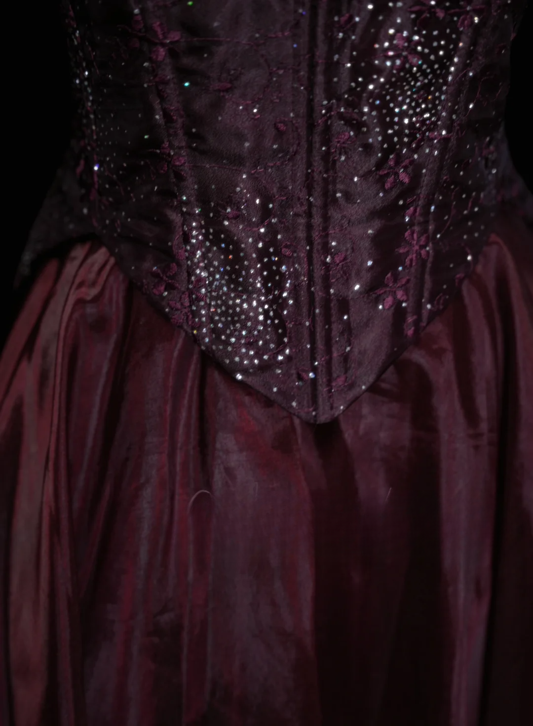 Classy Formal Ball Gowns Strapless Burgundy With Beads Style Impress Long Prom Dresses Party Gowns OB035