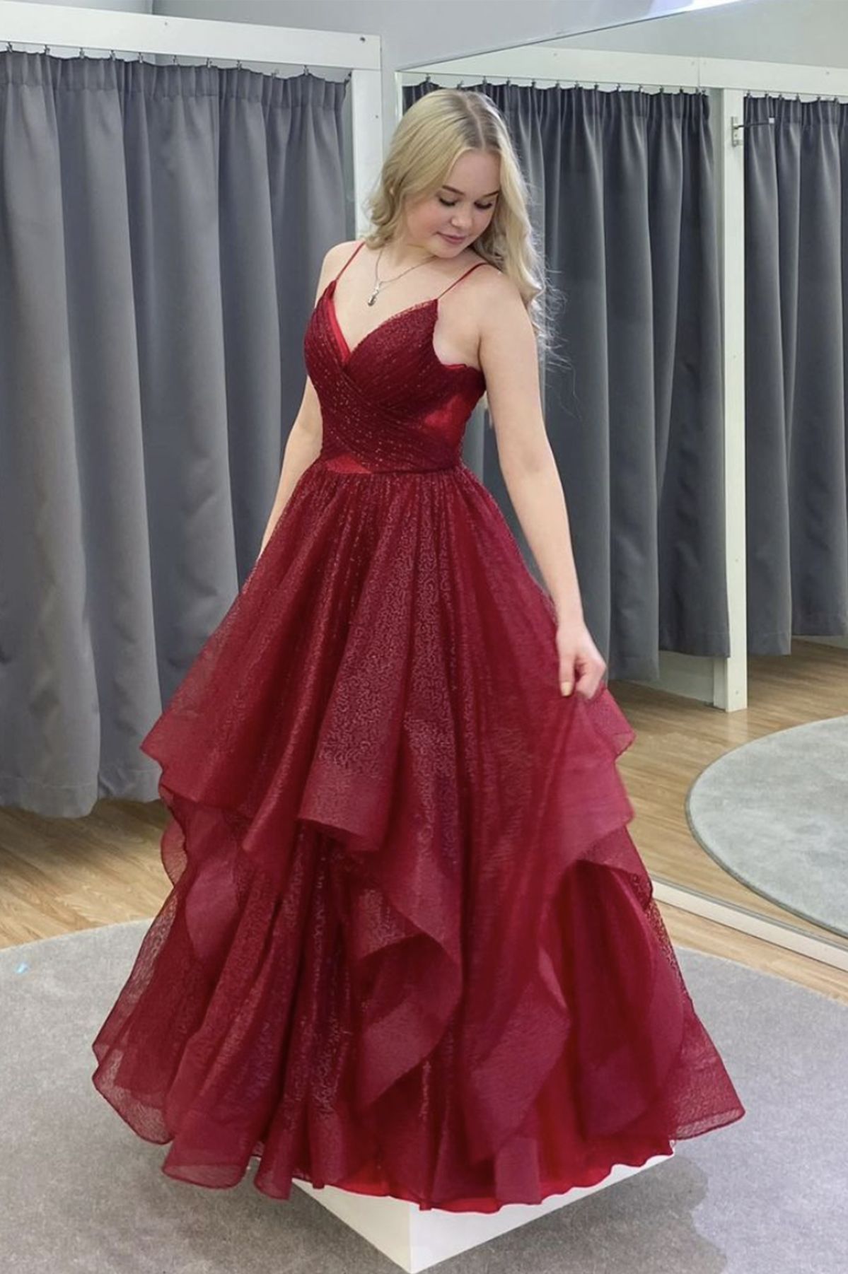 Chic Ball Gown Prom Dress Women Spaghetti Straps Wine Red Tulle Long Formal Dance Evening Party Gowns AB1796