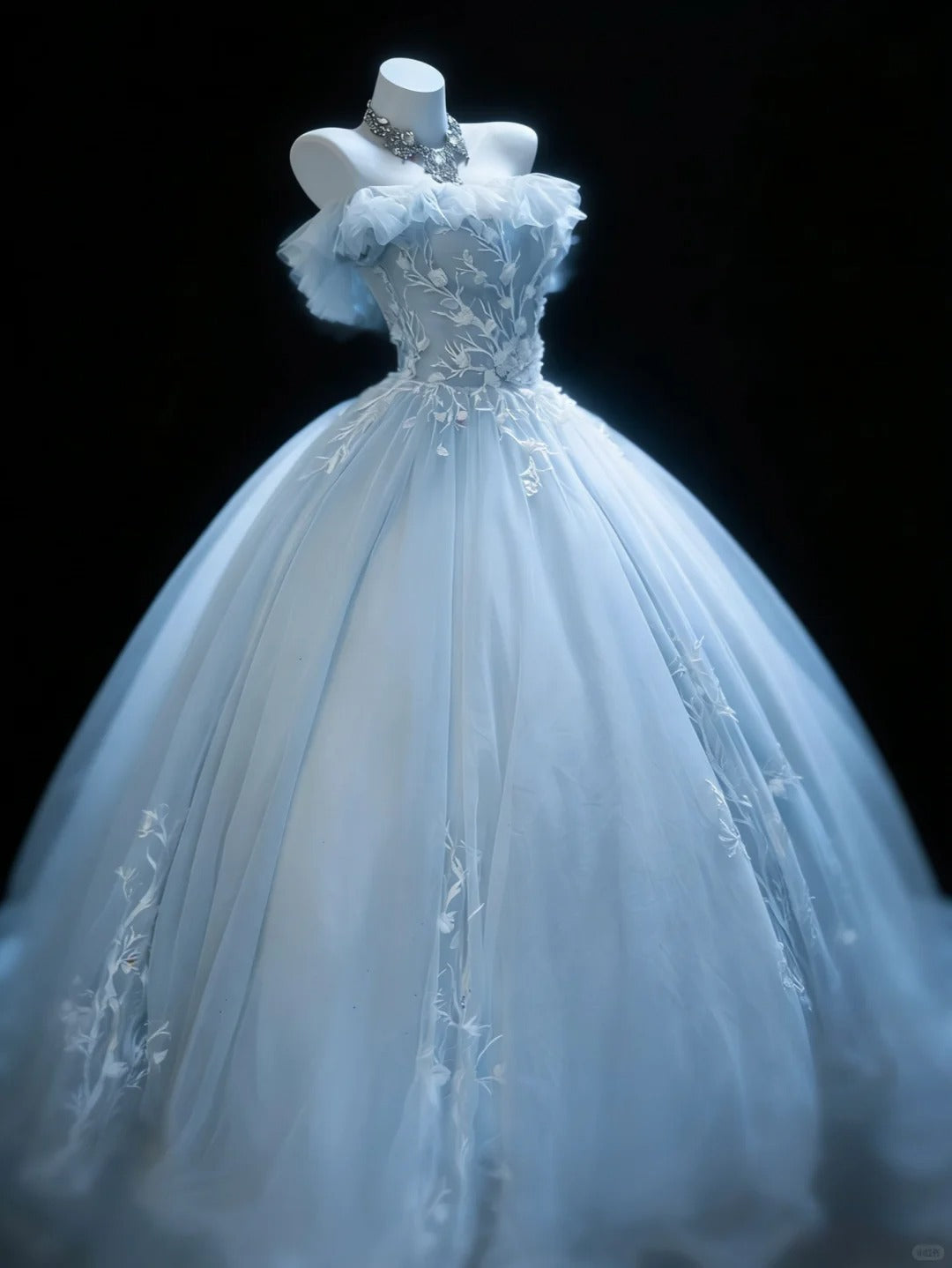 Modest Prom Dresses Ball Gown Strapless Light Sky Blue Tulle With Appliqued Long Quince Dress N3052