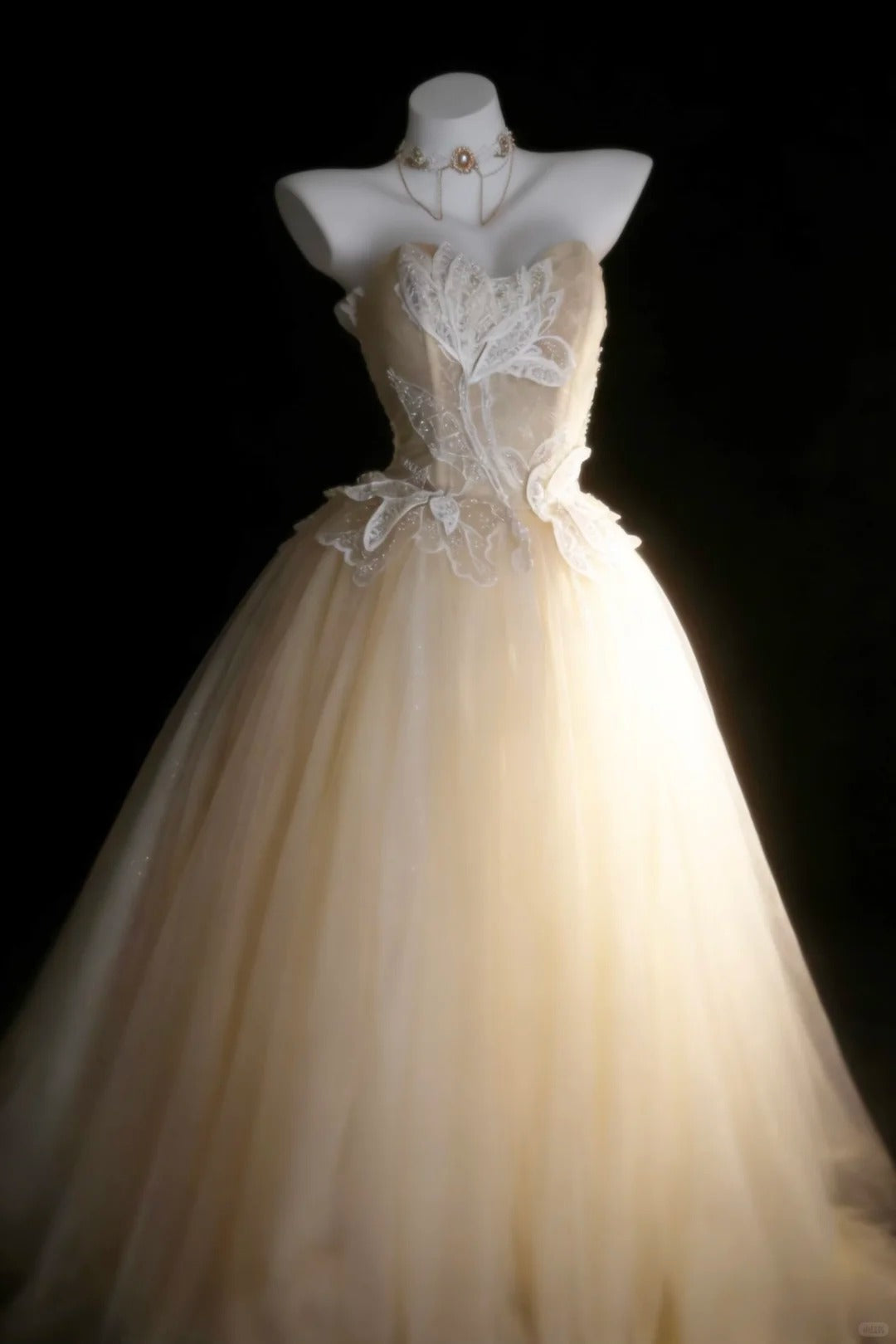 Modest Prom Dresses Ball Gown Strapless Champagne Tulle With Appliqued Long Quince Dress N2973
