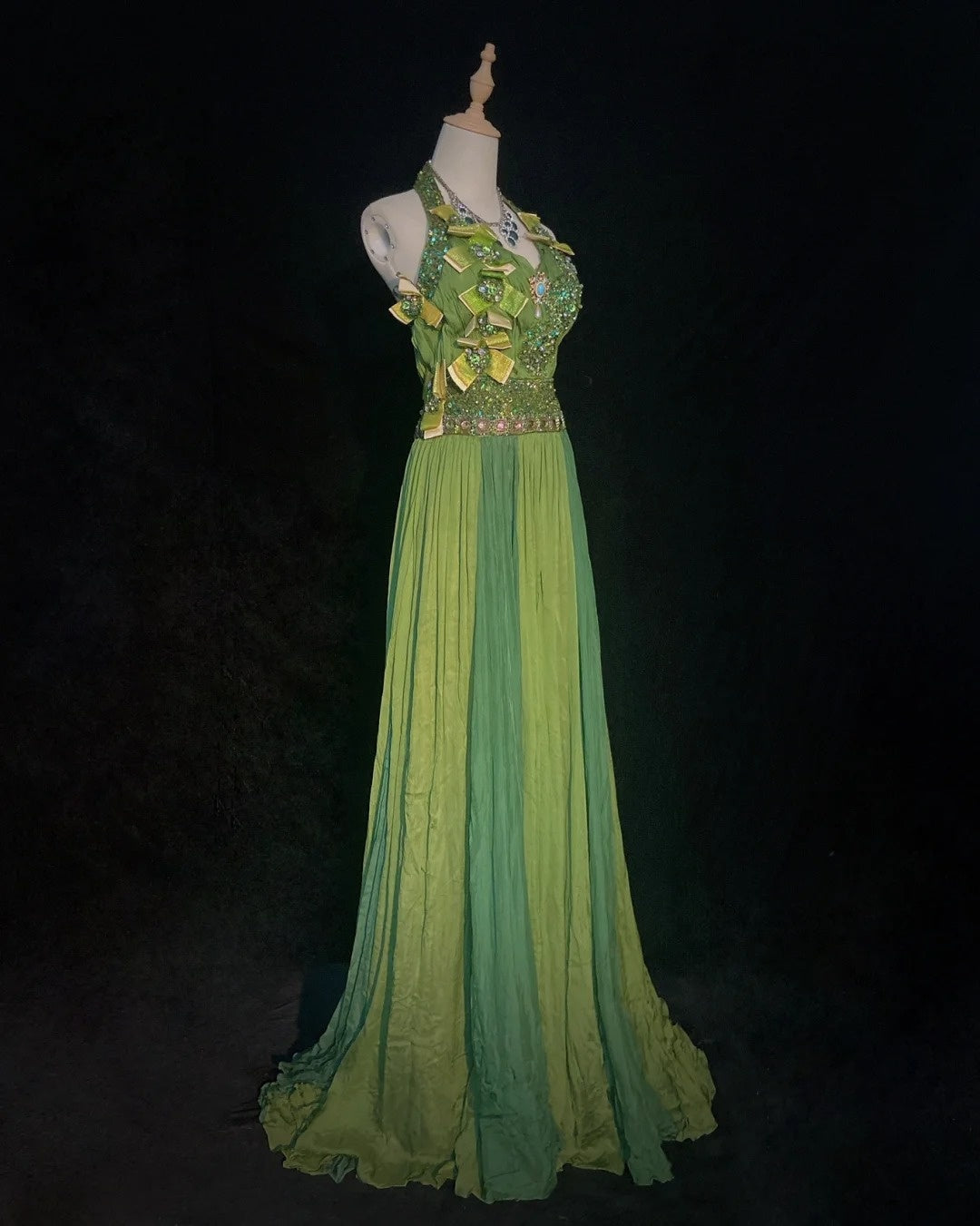 Glamour Prom Dresses A Line Halter Green Chiffon With Beading Formal Evening Outfits N3843