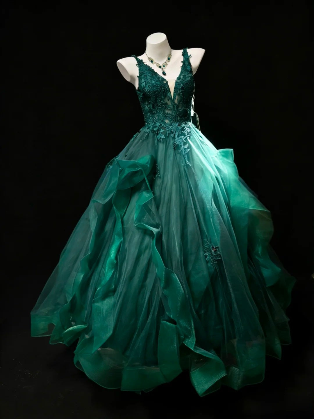 Modest Prom Dresses Ball Gown V Neck Dark Green Tulle With Appliqued Long Quince Dress N3057