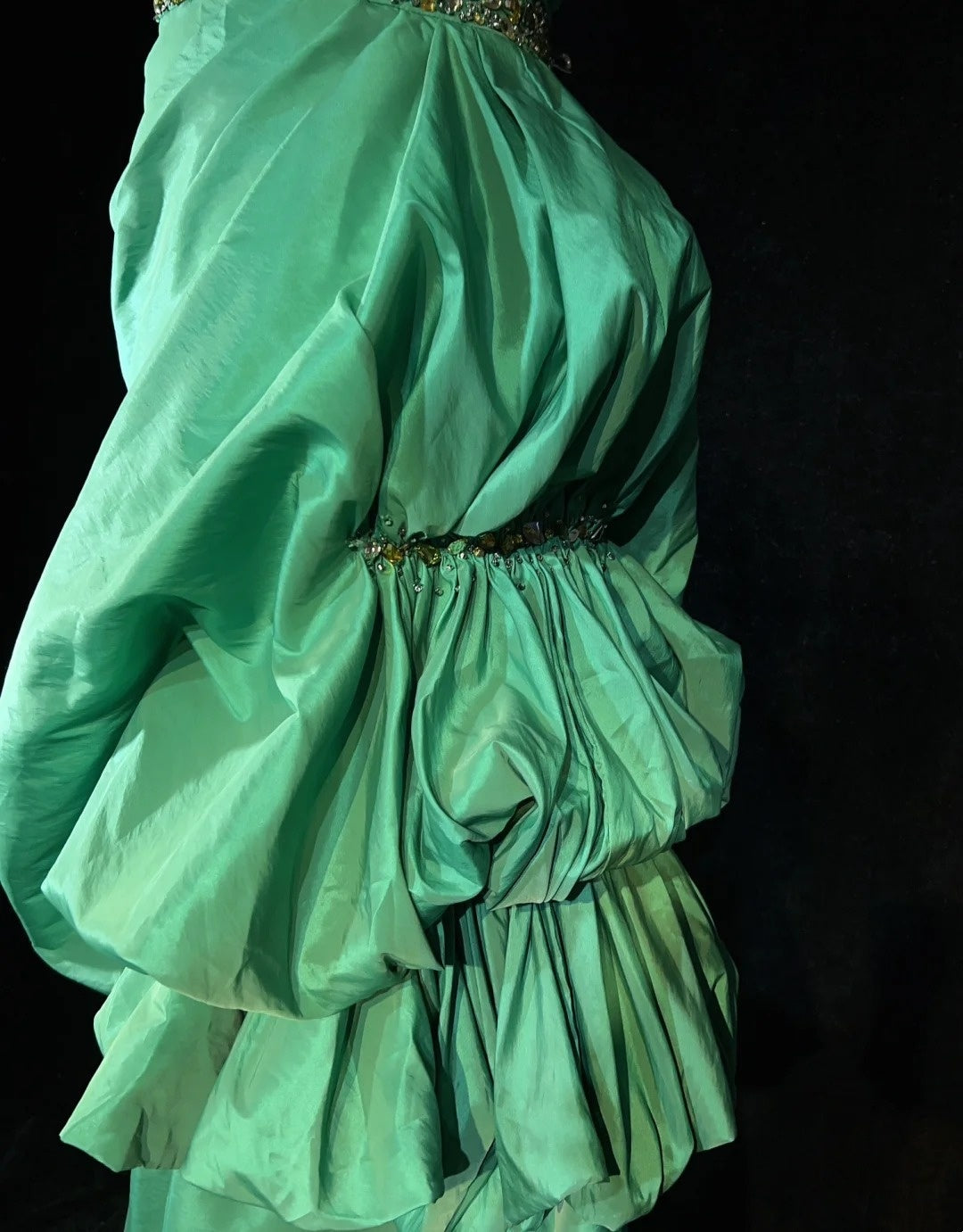 Beautiful Prom Dresses Ball Gown Sweetheart Green Satin With Ruffled Long Evening Outfits N3379