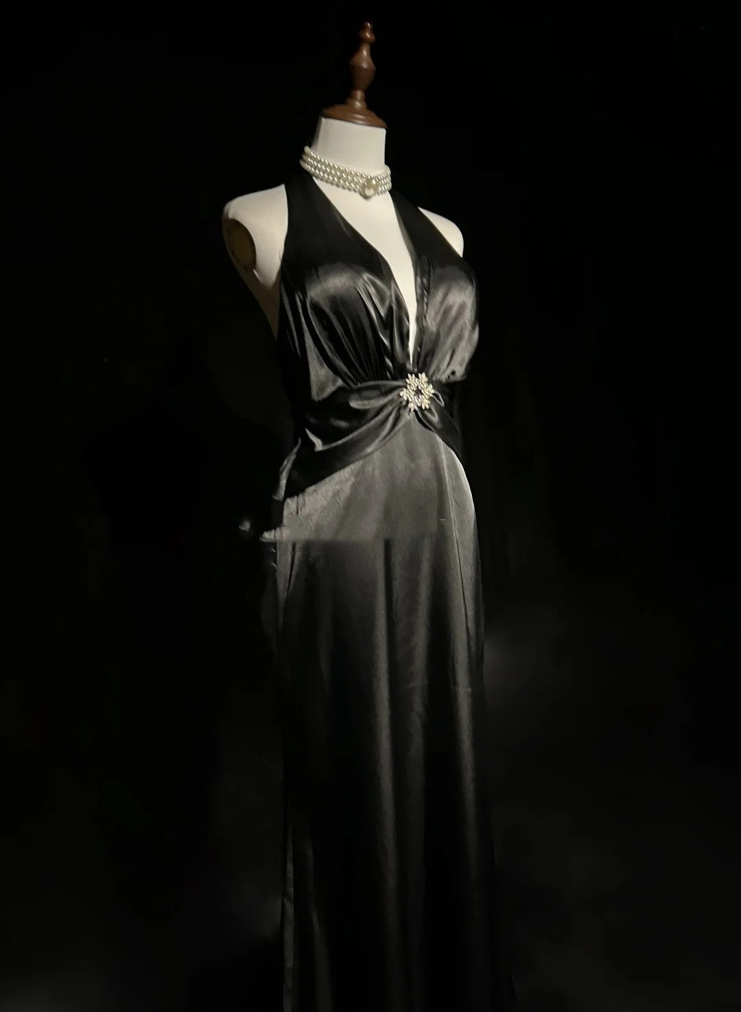 Vintage Prom Dresses 1980s A Line Halter Satin Black Tie Dress Long With Pleated Evening Outfits N3131