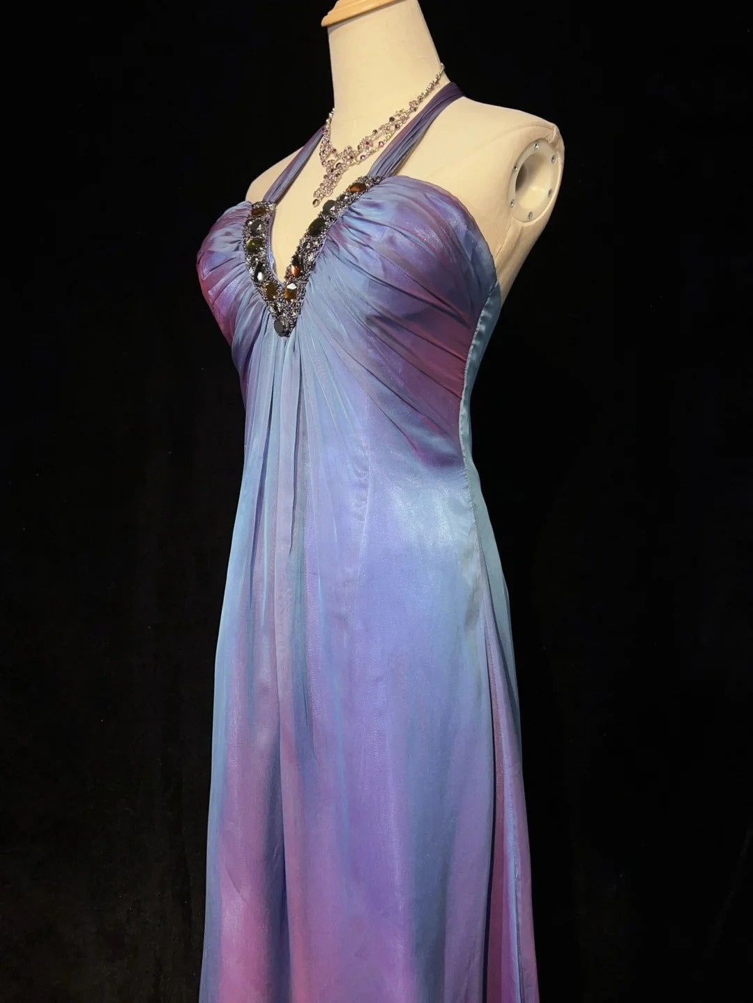 Elegant Prom Dresses A line Halter Gradient Colors Grape Chiffon With Beaded Sleeveless Long Formal Gown N2894