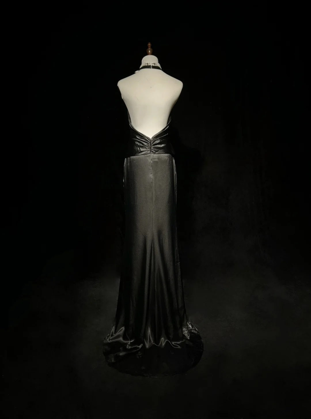 Vintage Prom Dresses 1980s A Line Halter Satin Black Tie Dress Long With Pleated Evening Outfits N3131