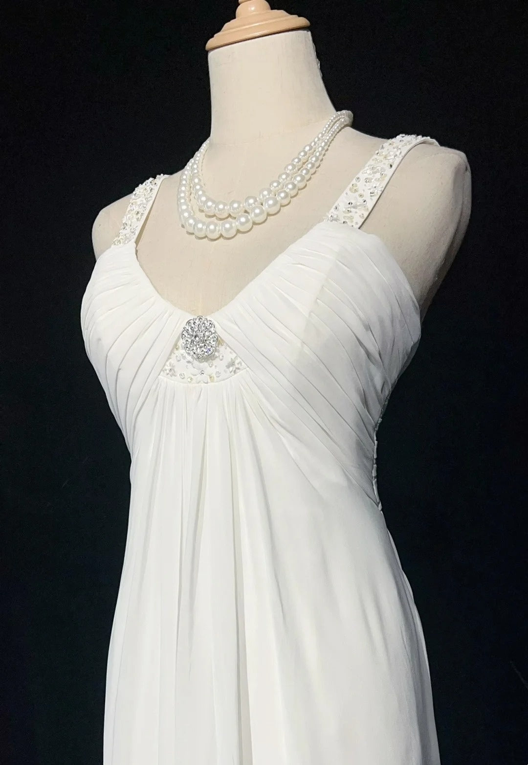 Simple White Prom Dresses A line V Neck Chiffon Sleeveless With Beaded Semi Formal Evening Dress N3820