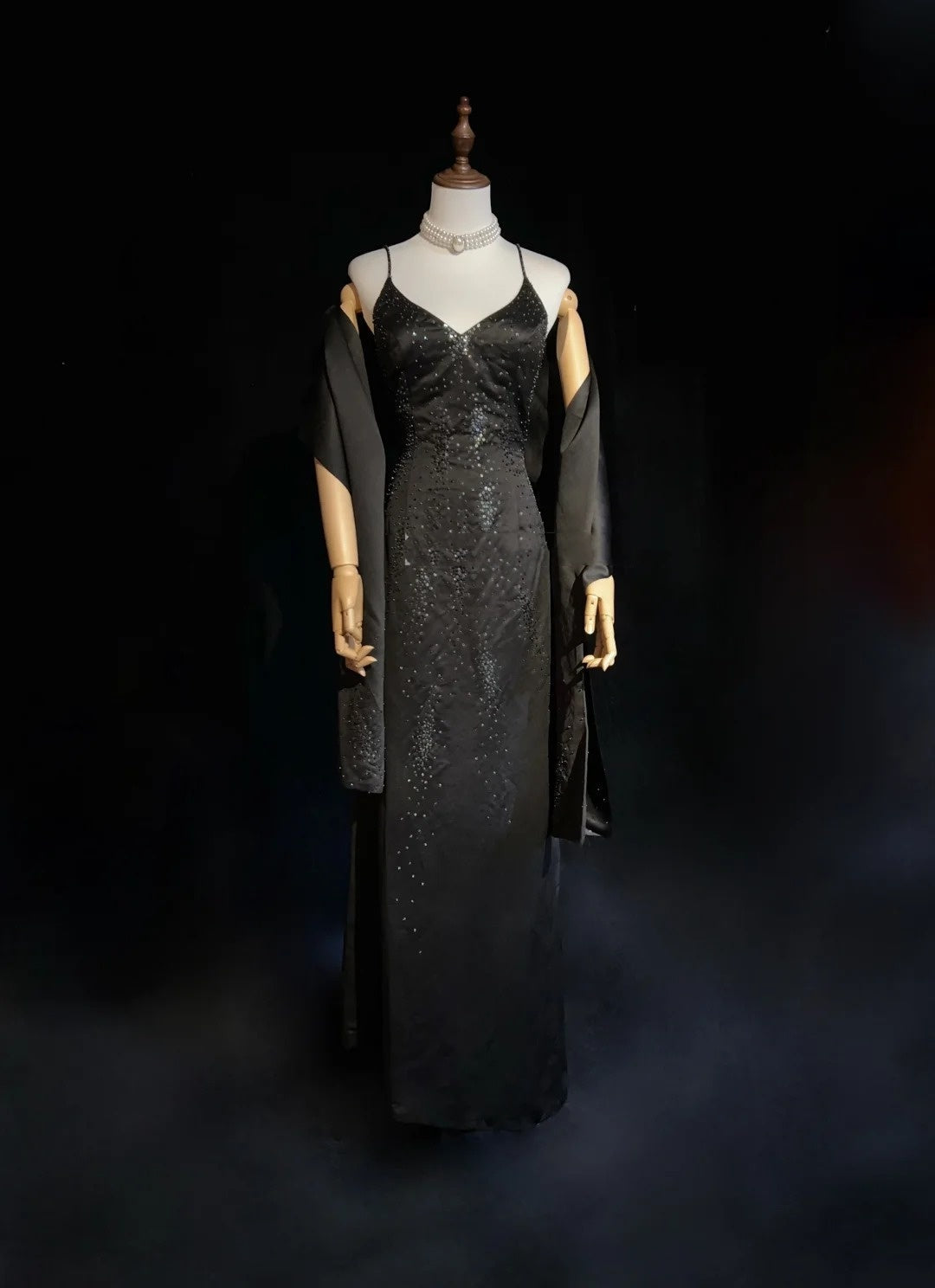 Beautiful Prom Dresses A line Spaghetti Strap Black With Beaded Cape Long Formal Evening Outfits N3672