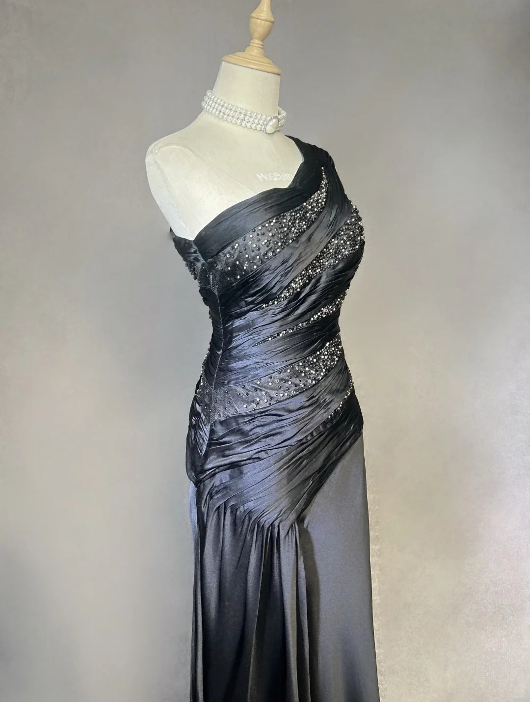 Classy Prom Dresses Mermaid One Shoulder Satin Black Tie Dress With Beaded Long Formal Evening Outfits N3704