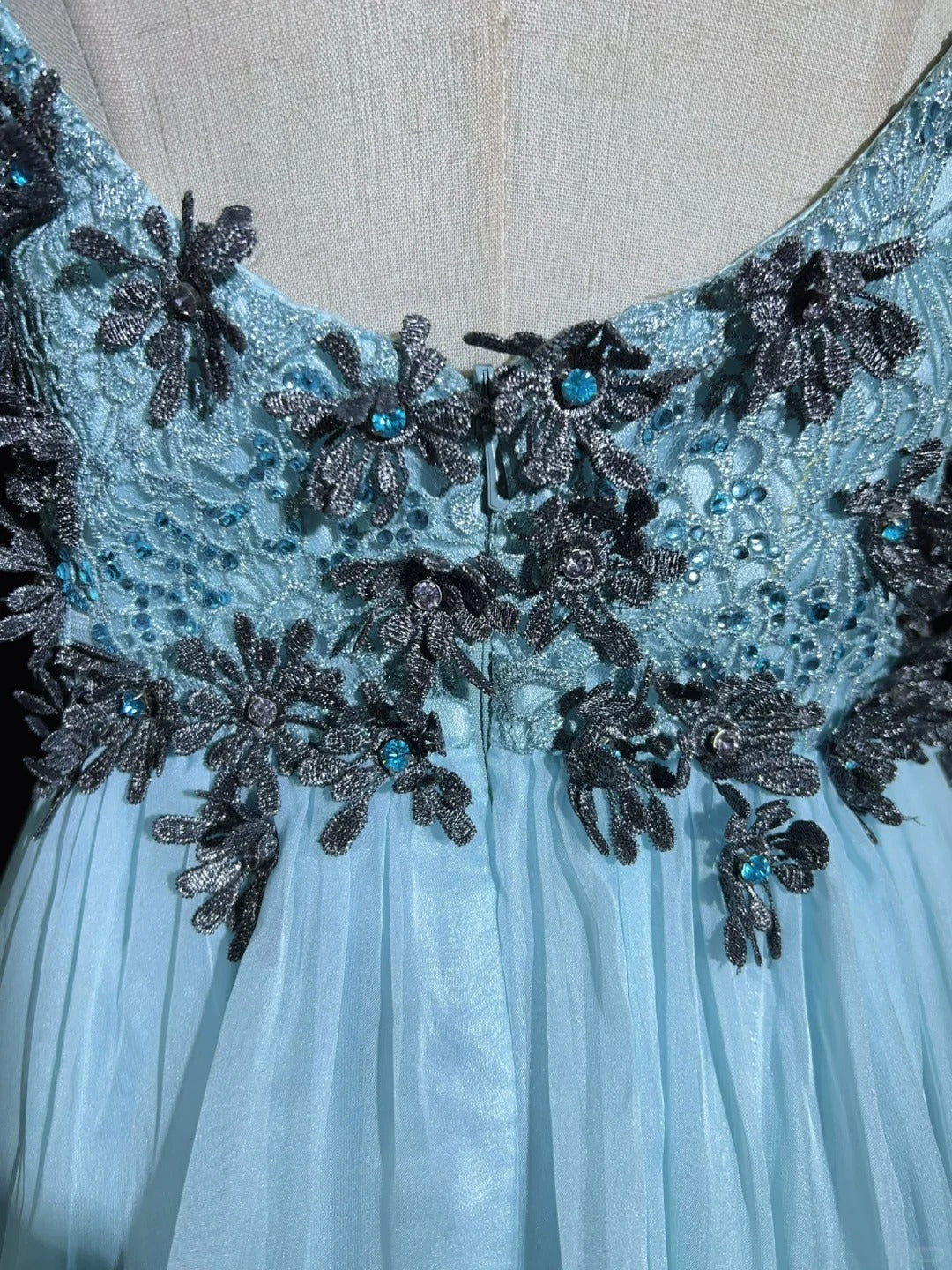Vintage Prom Dresses 1960s A line V Neck Light Sky Blue Chiffon With Appliqued Long Prom Gown N3109