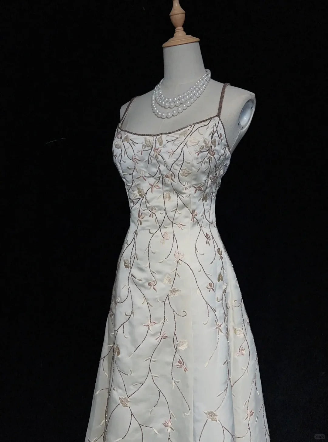 Beautiful Prom Dresses A line Spaghetti Strap White Satin With Beaded Long Formal Evening Outfits N3677