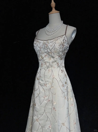 Beautiful Prom Dresses A line Spaghetti Strap White Satin With Beaded Long Formal Evening Outfits N3677