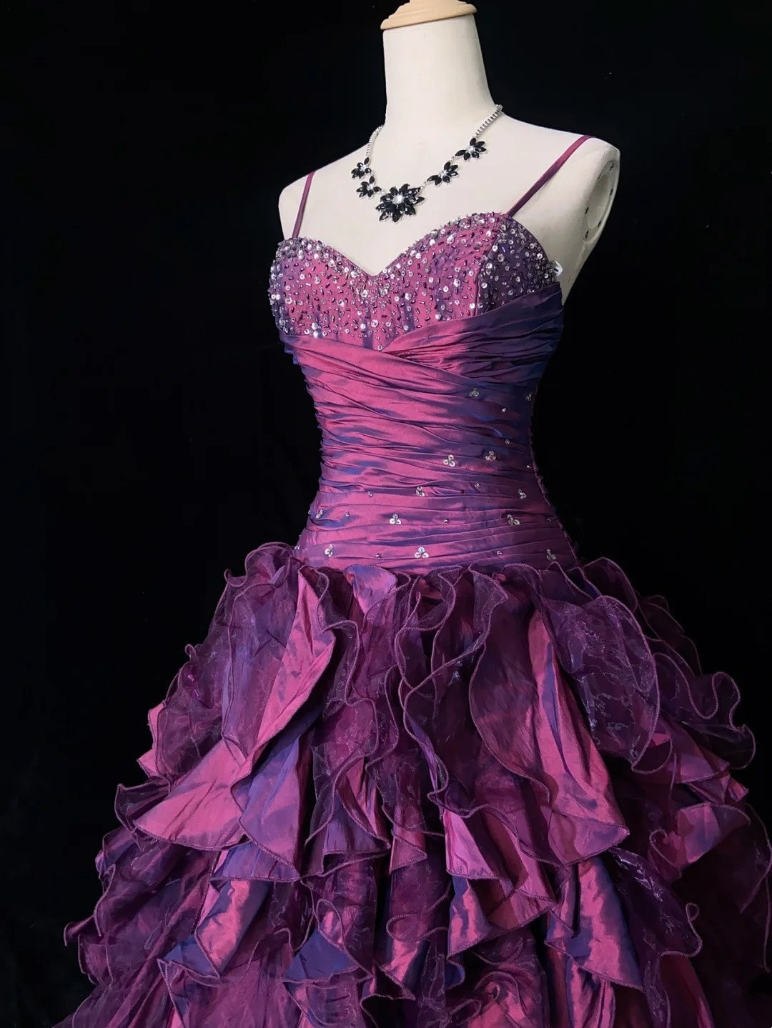 Vintage Prom Dresses Inspo Ball Gown Spaghetti Strap Purple Tulle Tiered Layers 80s With Beaded Formal Gowns N3357