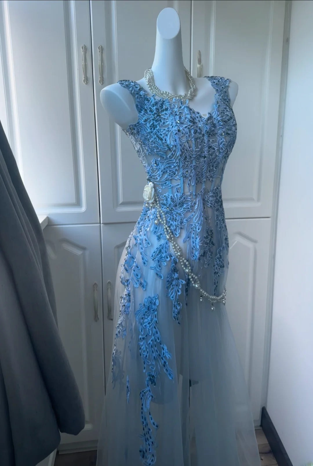 Modest A Line V Neck Light Sky Blue Tulle Sleeveless Long Prom Dresses High School Senior Graduation Dance Party Outfits AS012