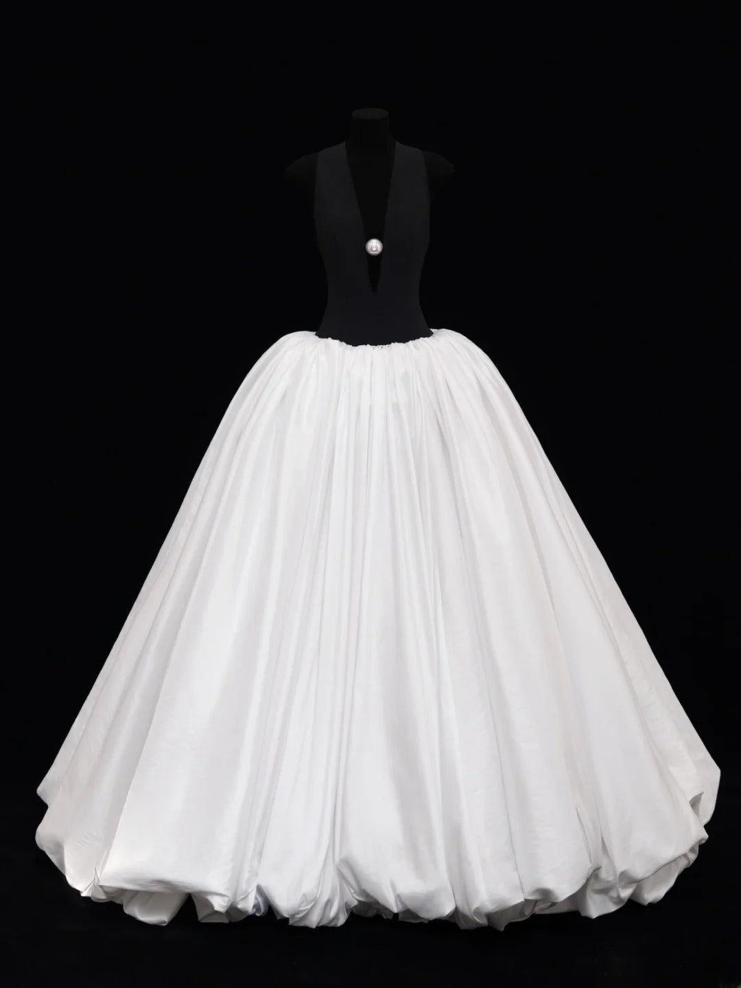 Ball Gowns Prom Dress Aesthetic V Neckline With Pleated Style Impress Black Tops White Long Prom Dresses Party Formal Gowns SA014
