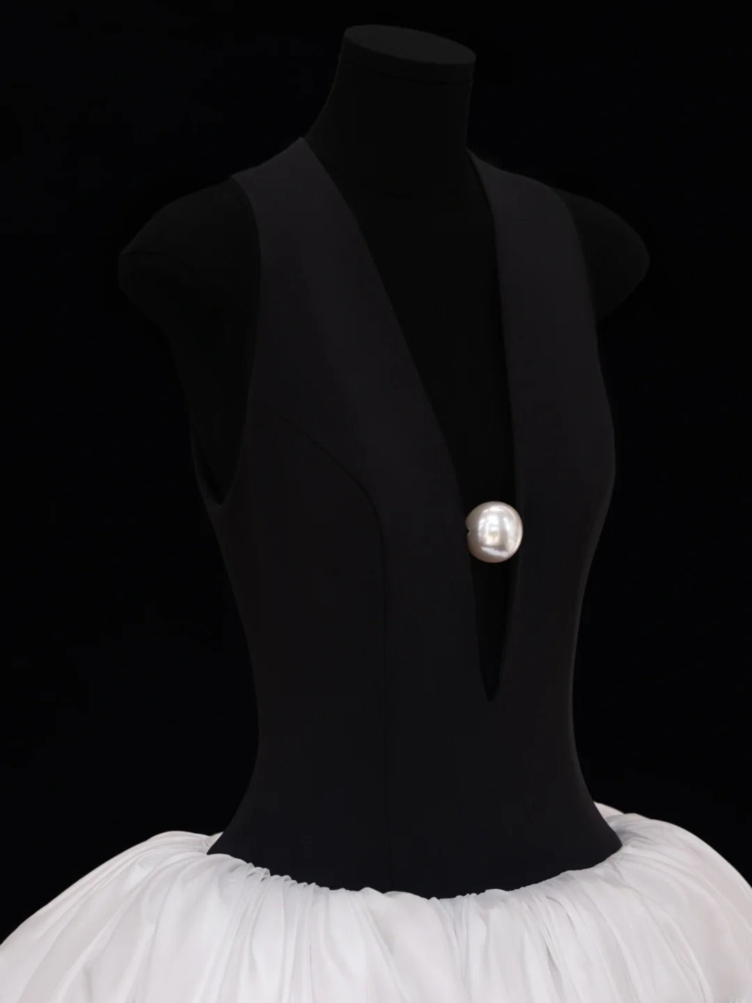 Ball Gowns Prom Dress Aesthetic V Neckline With Pleated Style Impress Black Tops White Long Prom Dresses Party Formal Gowns SA014
