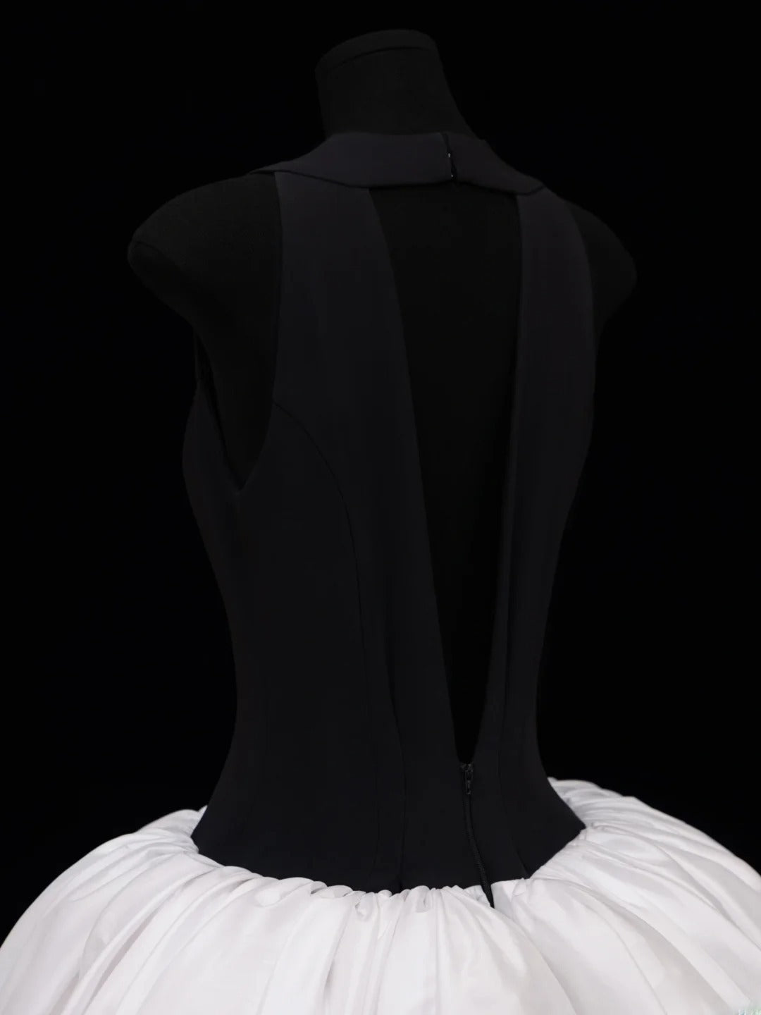 Ball Gowns Prom Dress Aesthetic V Neckline With Pleated Style Impress Black Tops White Long Prom Dresses Party Formal Gowns SA014