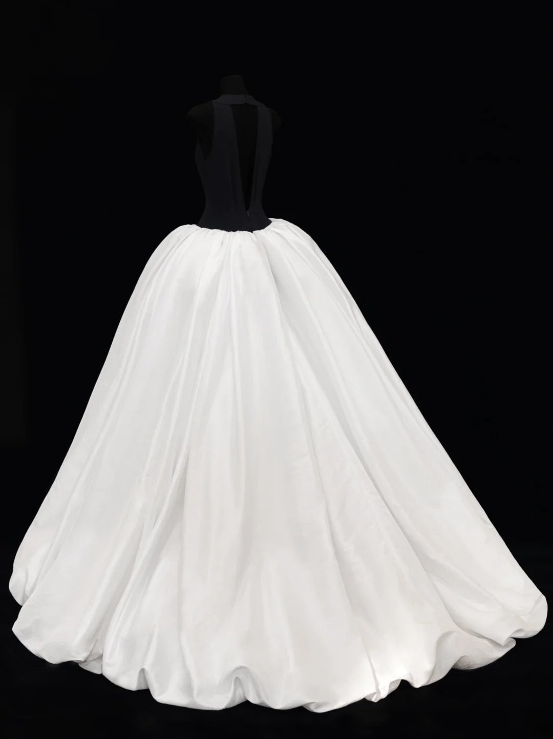 Ball Gowns Prom Dress Aesthetic V Neckline With Pleated Style Impress Black Tops White Long Prom Dresses Party Formal Gowns SA014