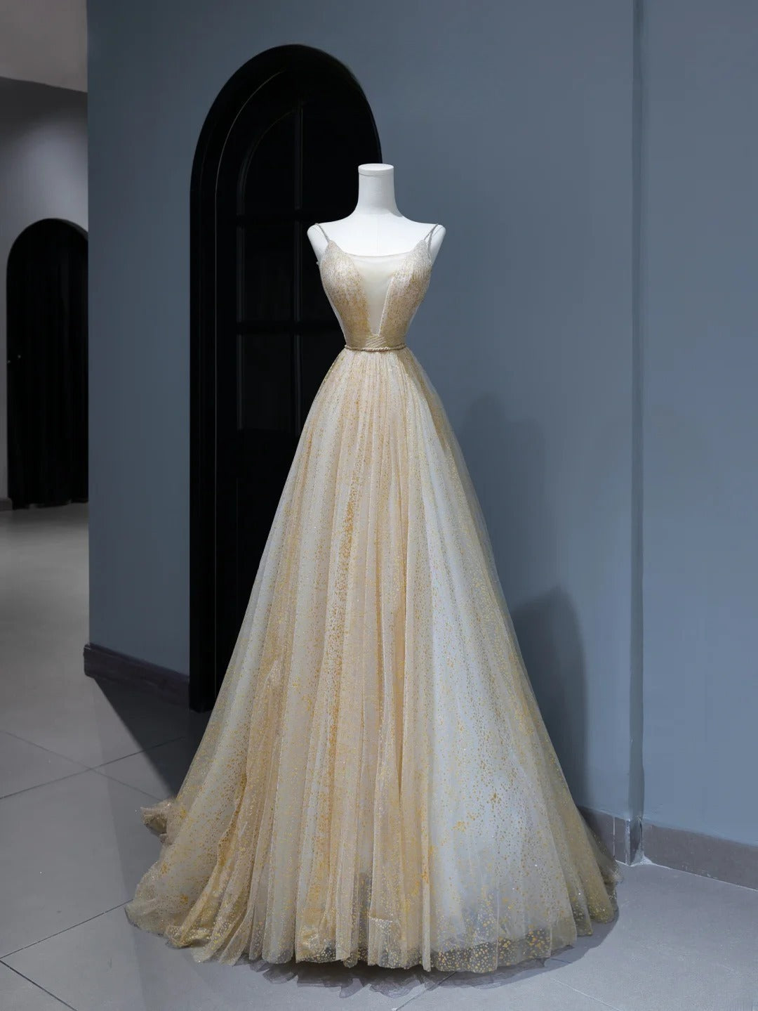 Modest Prom Dresses Aesthetic A Line Spaghetti Straps Gold Tulle Inspiration Style Impress Corset Fitted Long Party Formal Gown AS378