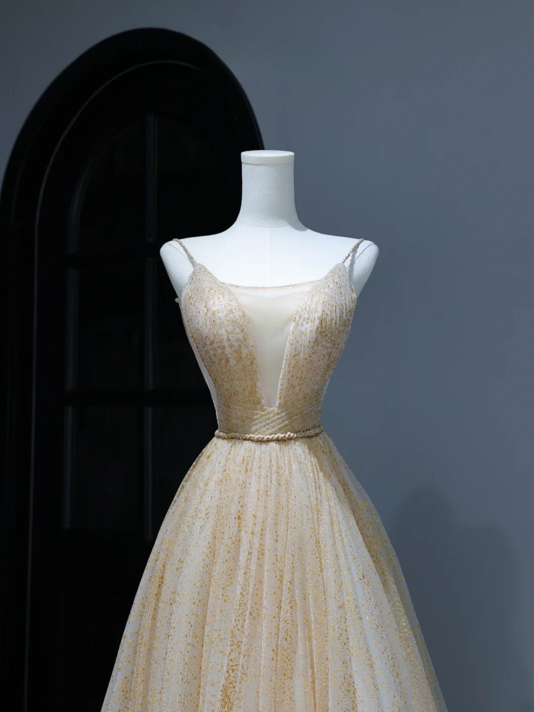 Modest Prom Dresses Aesthetic A Line Spaghetti Straps Gold Tulle Inspiration Style Impress Corset Fitted Long Party Formal Gown AS378