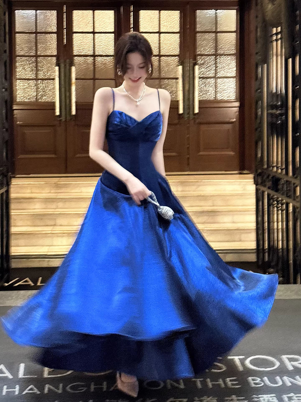 Sexy A line Spaghetti Straps Royal Blue Satin Long Prom Dresses Wedding Guest Dress 20th Birthday Outfits AB2482