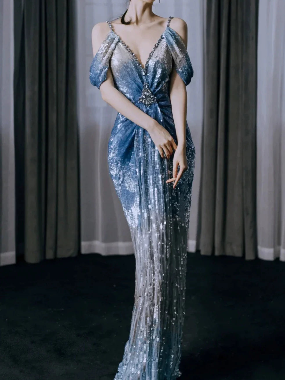 Modest Mermaid V Neck Ombre Blue Sequins With Pleated Prom Dresses Inspiration Long Party Evening Dress 19th Birthday Outfits AB2278