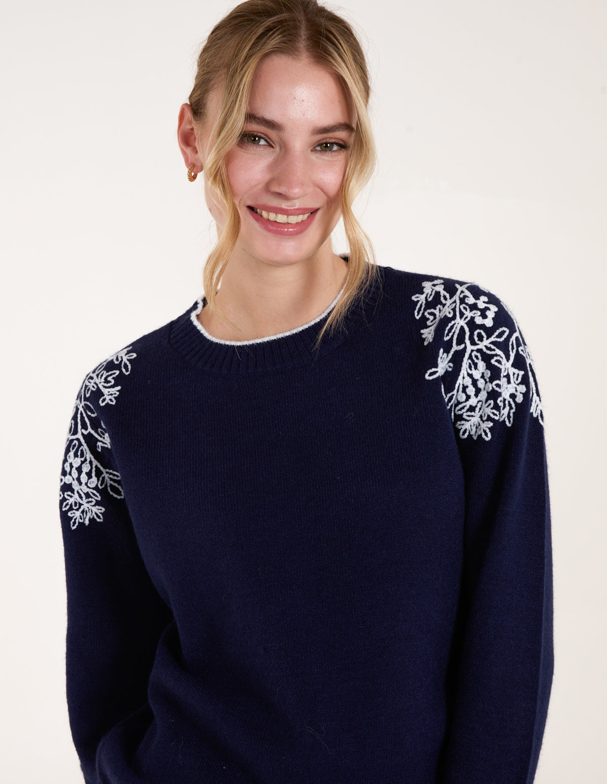 Detailed Embroidery Shoulder Jumper